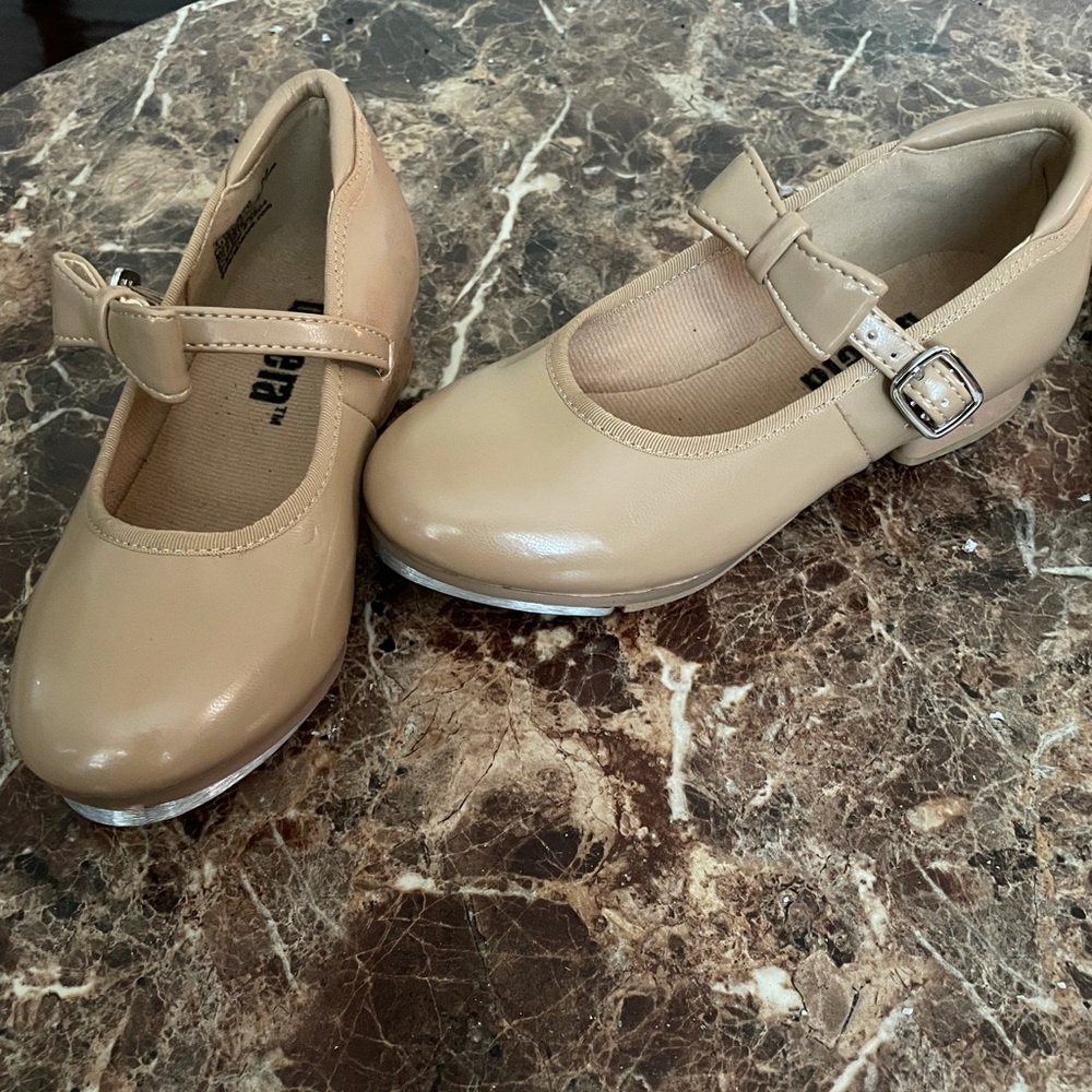 Tap shoes